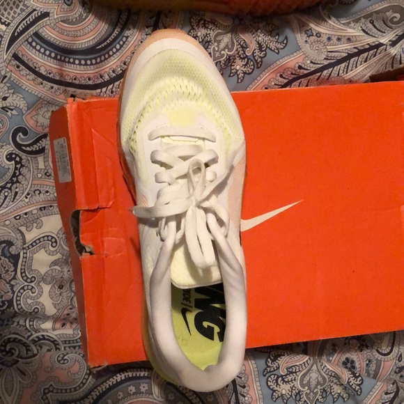 Nike Air Max - Picture 2 of 3